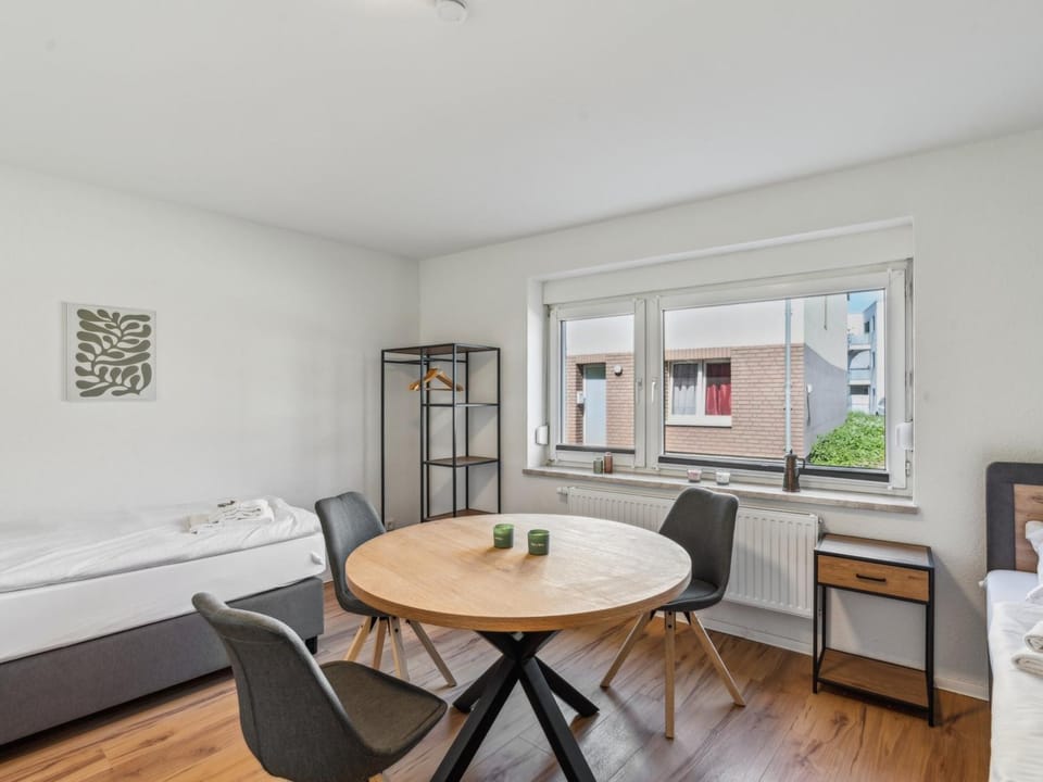 TV and multimedia, Photo of the whole room, Dining area, Bedroom, wardrobe