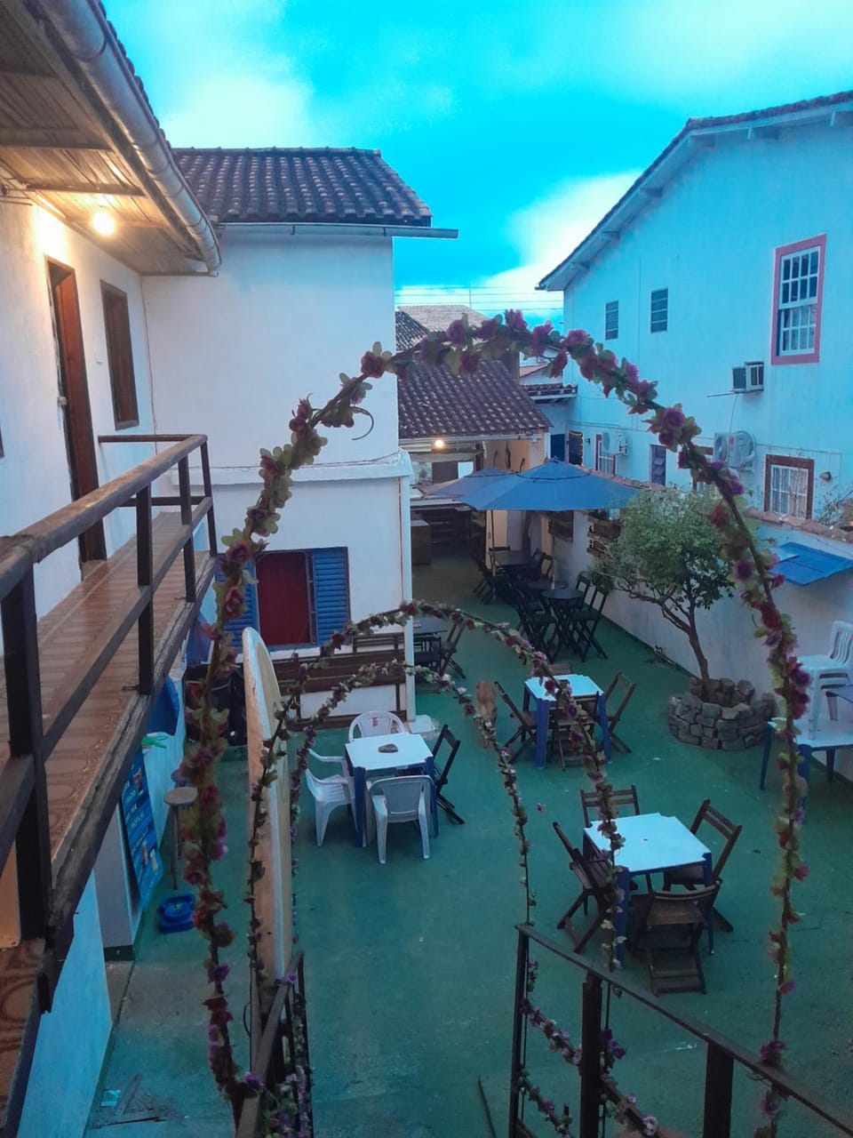 Property building, Restaurant/places to eat, Breakfast