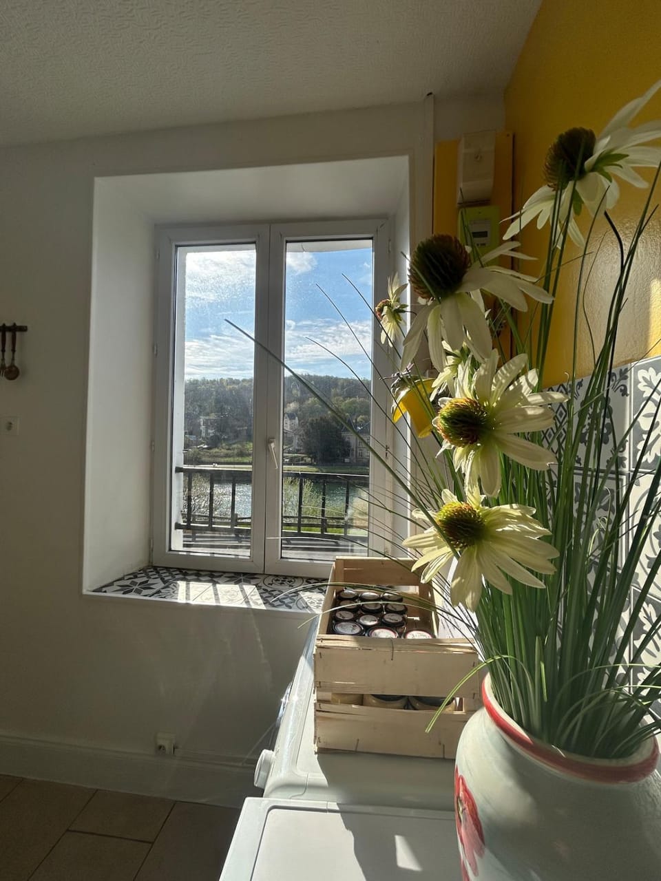 Bel appart relooké à l'esprit " Chic dans le pré" vue sur Meuse Apartment in Grand Est