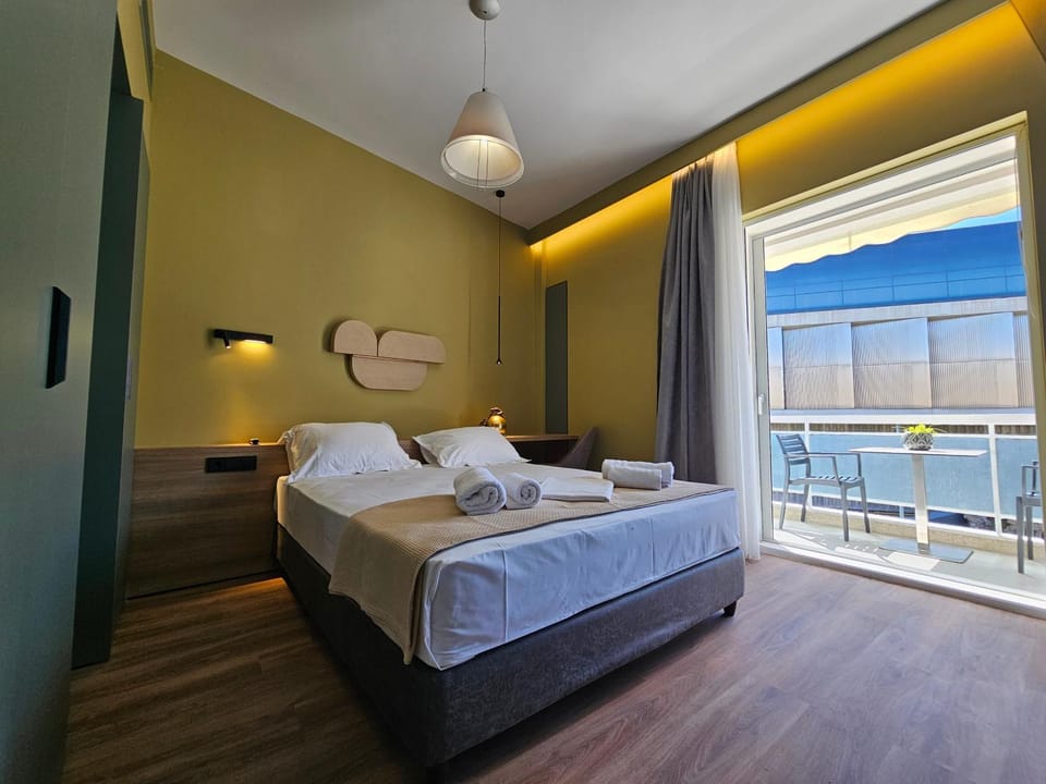 Bed, Balcony/Terrace, Photo of the whole room, Bedroom, towels