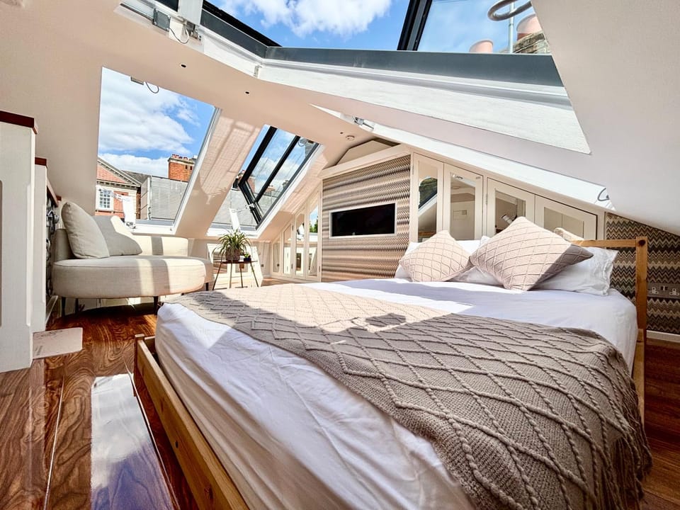 Bed, Bedroom