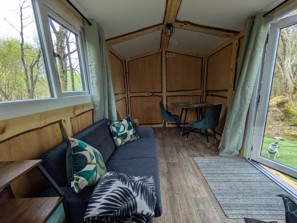 Hideaway Glamping cabin- Caban cudd Cabin in Wales