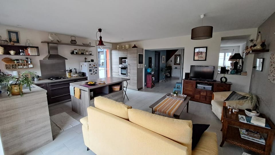 Living room, Dining area