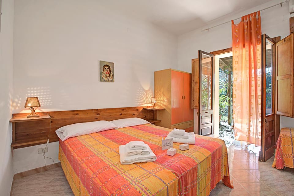 Bed, Living room
