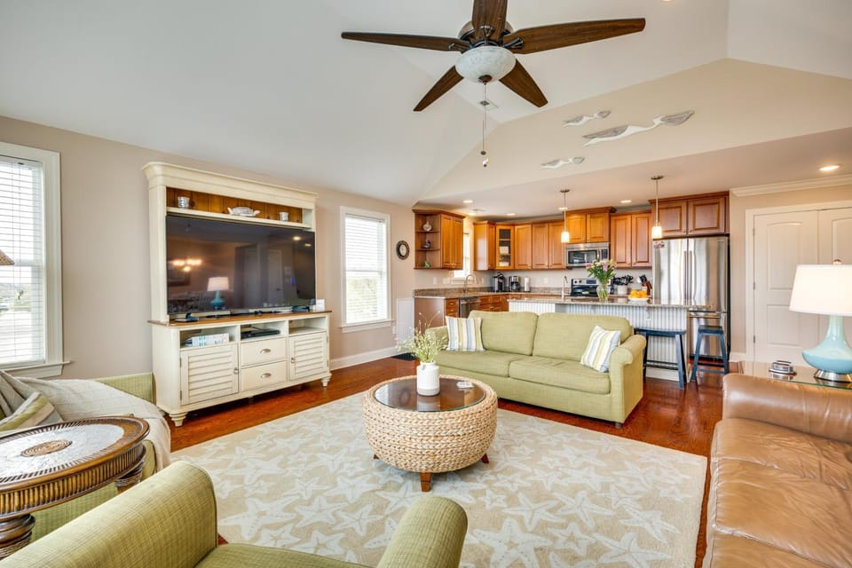 Walk to Beach: Oak Island Retreat w/ 210-Yard Dock House in Oak Island