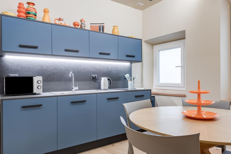 Property building, Kitchen or kitchenette, Living room