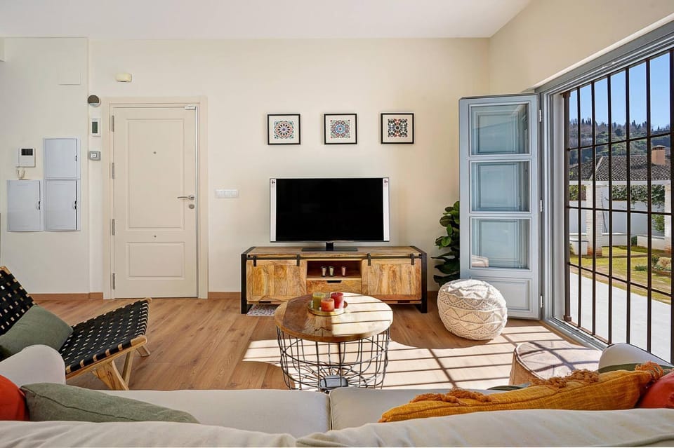 Communal lounge/ TV room, Living room