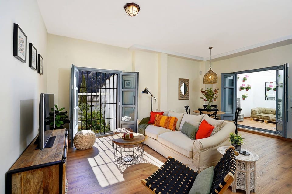 Communal lounge/ TV room, Living room