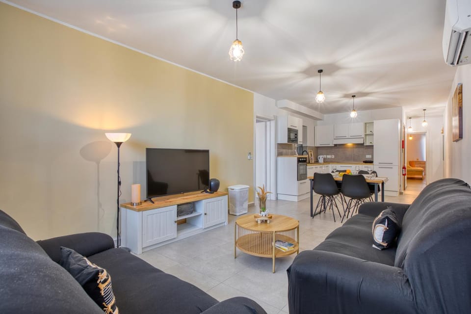 Communal lounge/ TV room, Kitchen or kitchenette, Living room, Dining area