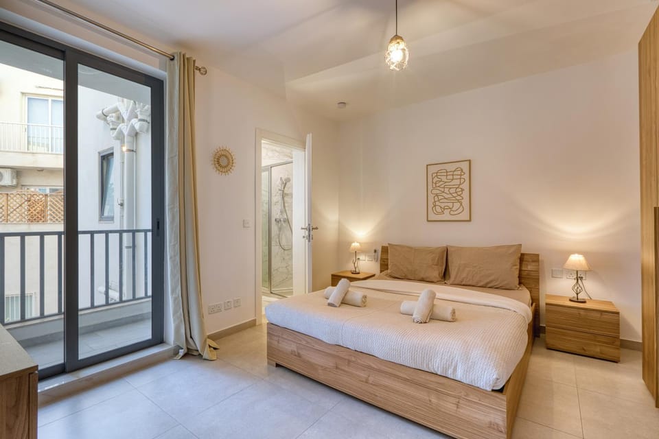 Bed, Balcony/Terrace, Photo of the whole room, Bedroom, towels
