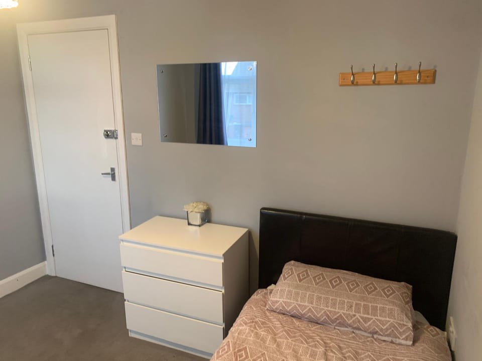 North London Room Vacation rental in Enfield