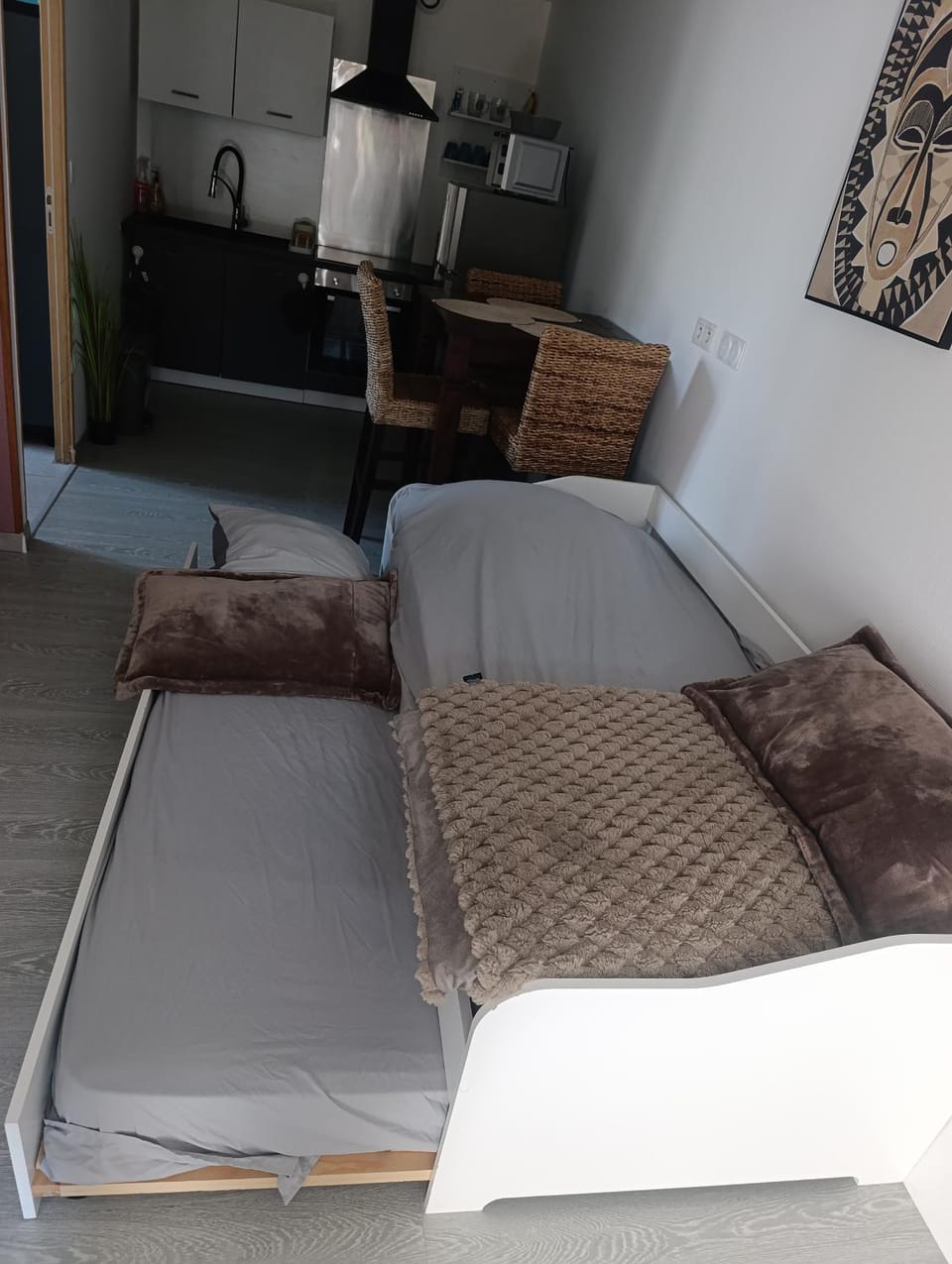 Grand studio dans maison parking privé gratuit Apartment in Grand Est