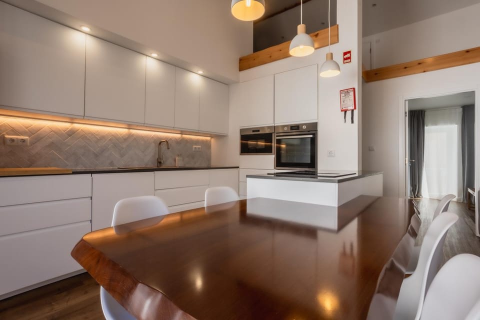 Kitchen or kitchenette, Dining area, oven, stove