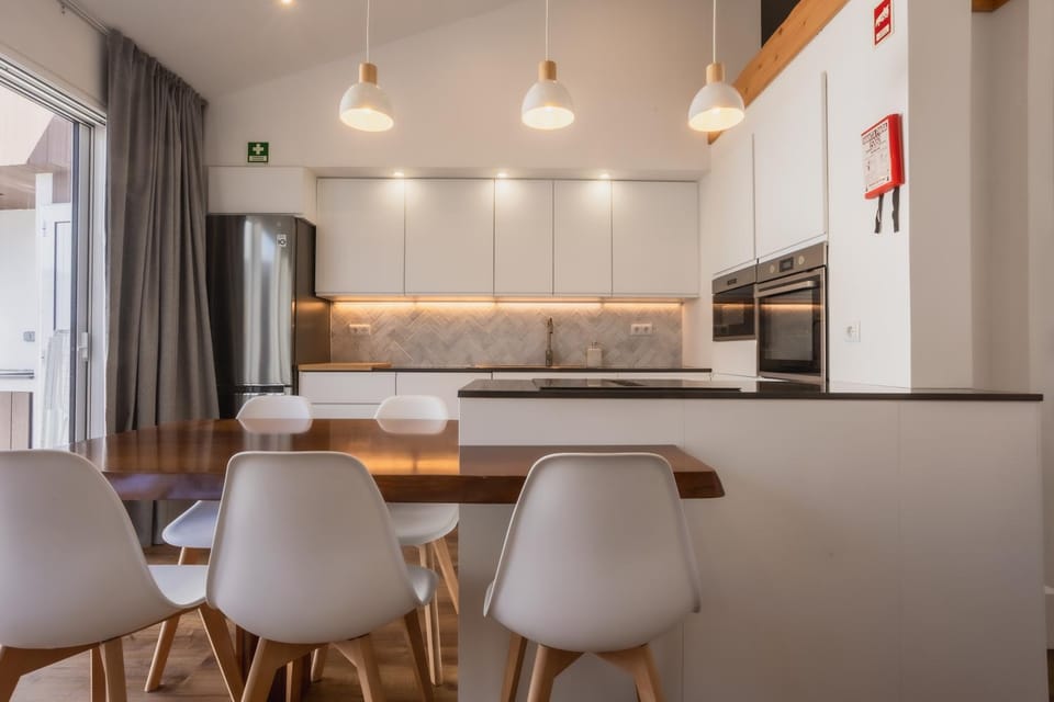 Kitchen or kitchenette, Dining area, oven, stove