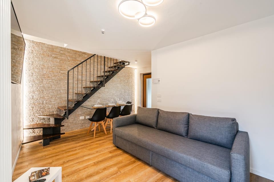 Living room, Seating area, Dining area, Lunch