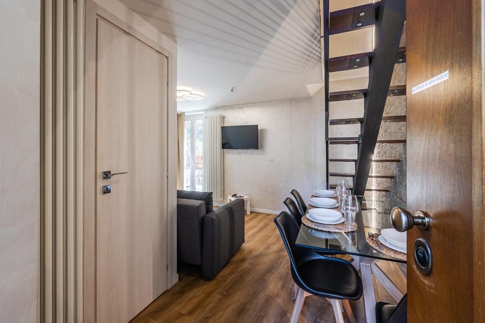 TV and multimedia, Kitchen or kitchenette, Living room