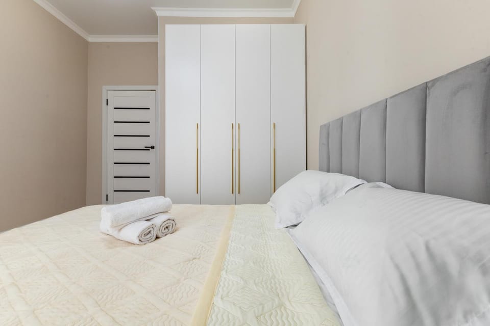 Bed, Photo of the whole room, Bedroom, towels, wardrobe