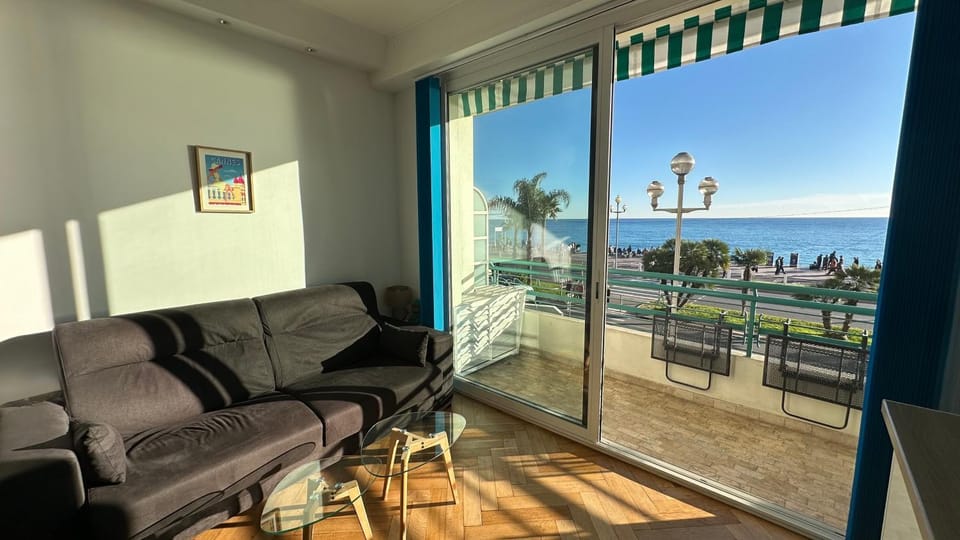 View (from property/room), Balcony/Terrace, Living room, Sea view