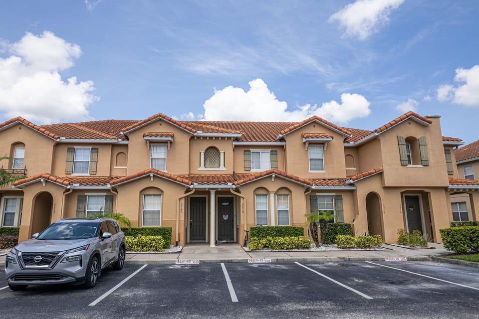 Stunning 3 bedroom 3 bath townhome 370 House in Osceola County