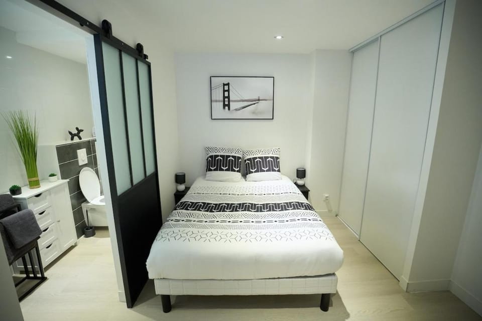 Bed, wardrobe