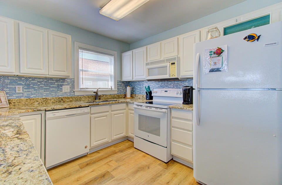 Shark Shack by Carolina Beach Realty Apartment in Carolina Beach
