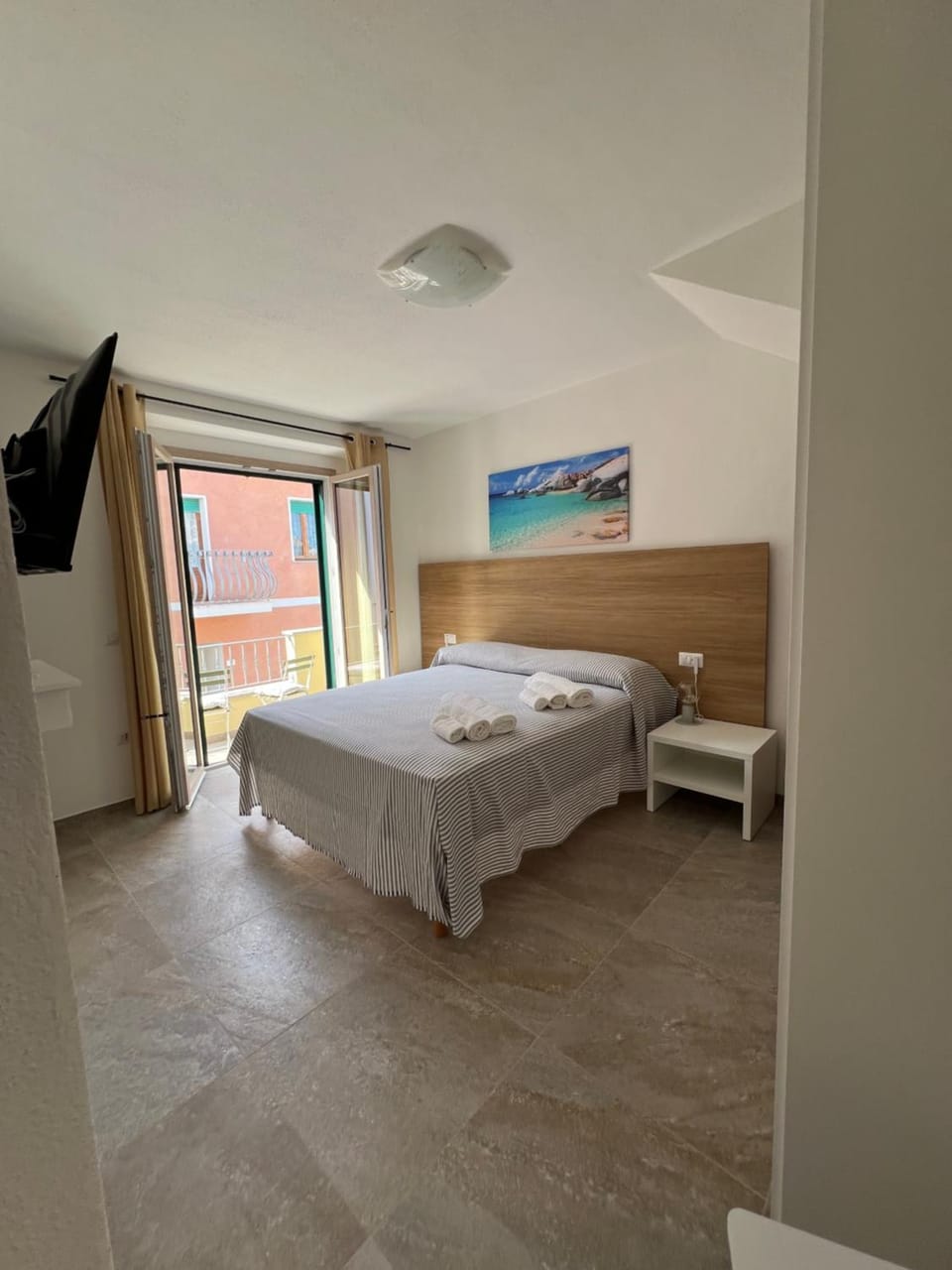 TV and multimedia, Photo of the whole room, Bedroom
