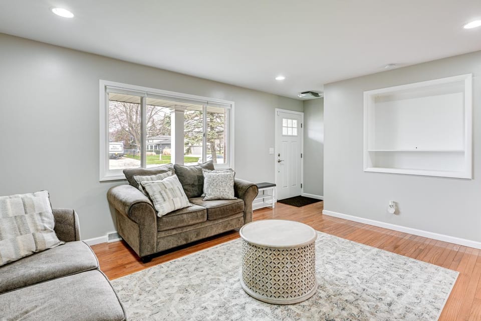 3 Mi to Dtwn Saginaw: Spacious & Updated Home! House in Saginaw Charter Township