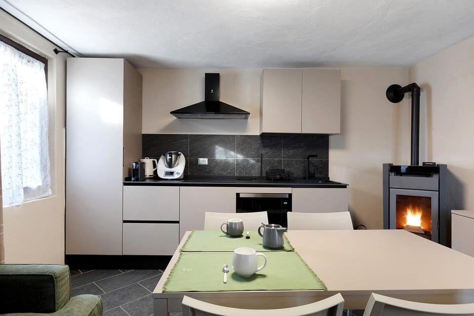 Property building, Kitchen or kitchenette, Living room