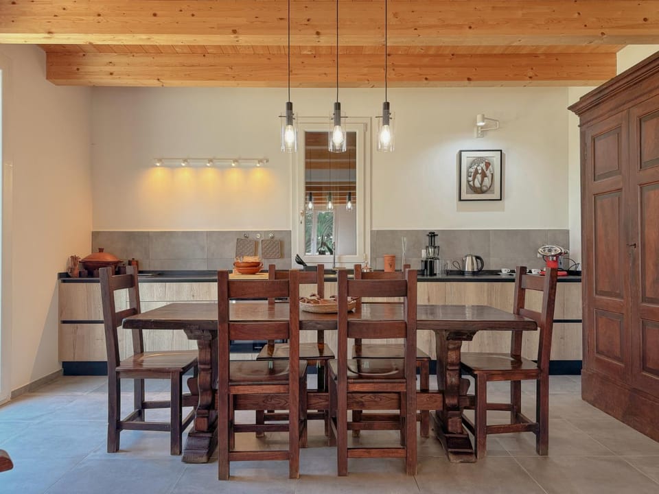 Nature Retreat - 5 Bedroom Villa with Park by Host Hero Villa in Marche