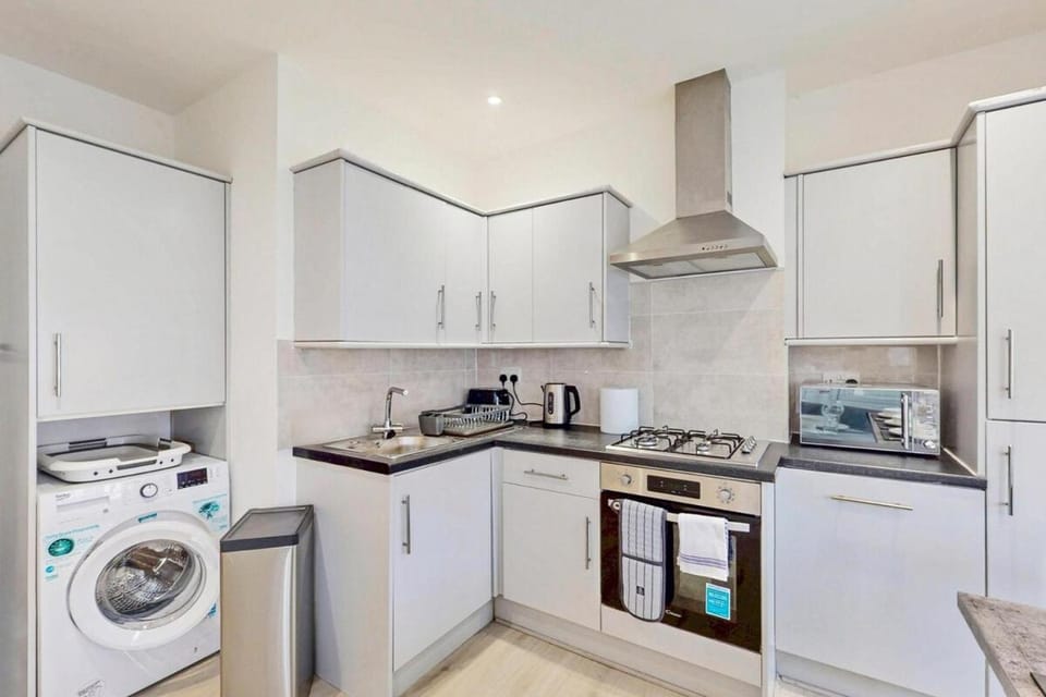 Modern 3BR APT,25 Min to AELTC Tennis Championship Apartment in London