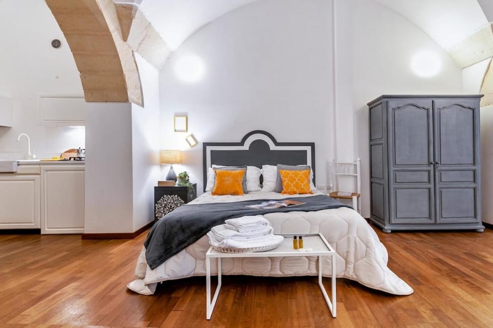 Bed, Living room, Bedroom