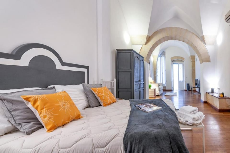 Bed, Living room, Photo of the whole room, Bedroom