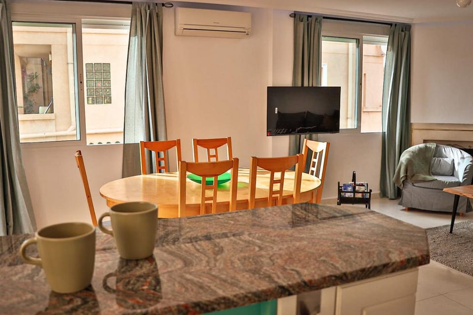 TV and multimedia, Kitchen or kitchenette, Living room, Seating area, Dining area, air conditioner
