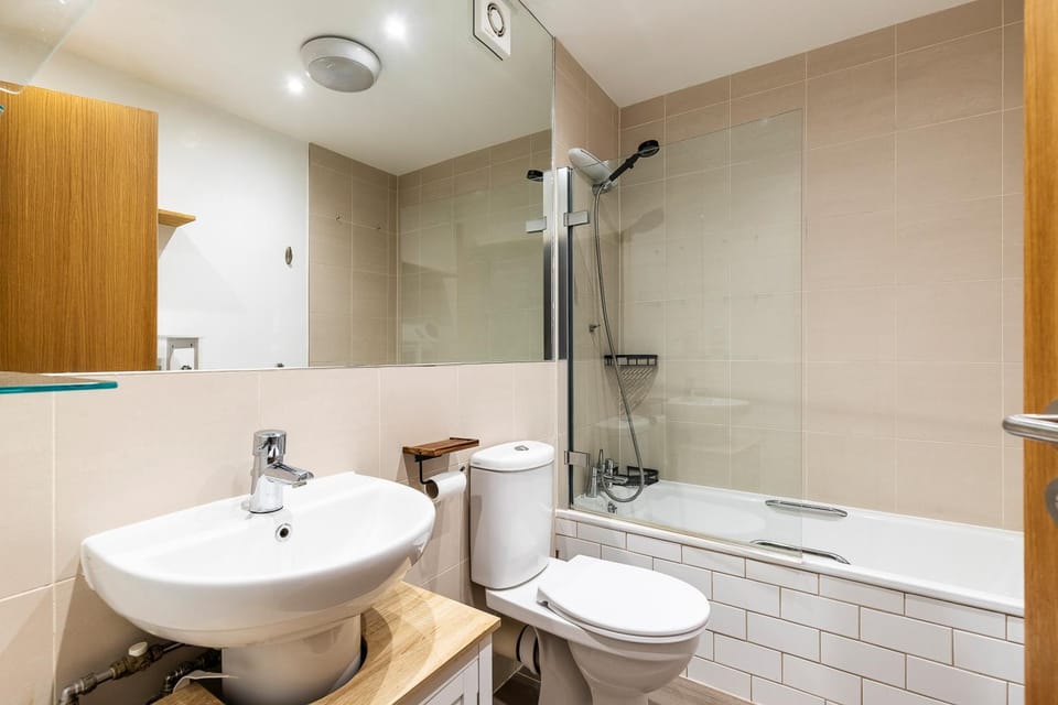 Shower, Toilet, Bathroom, Bath