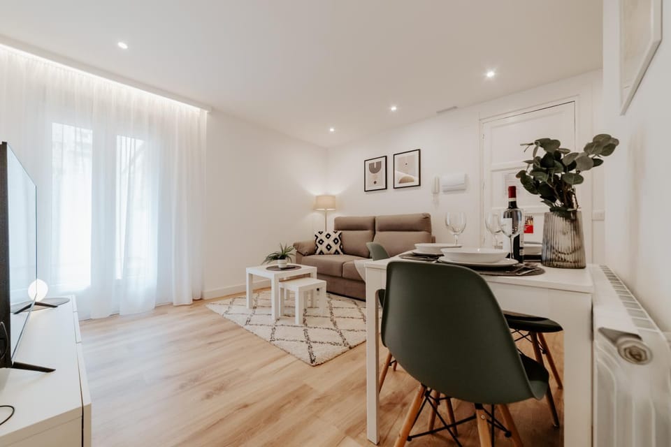 TV and multimedia, Living room, Dining area