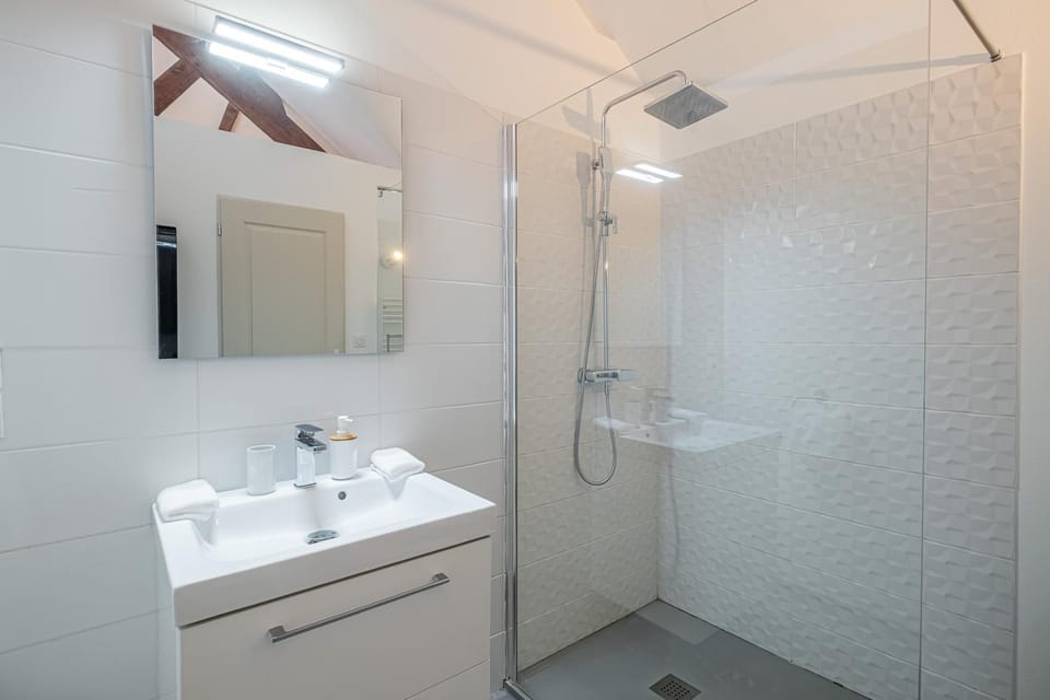 Shower, Bathroom, towels