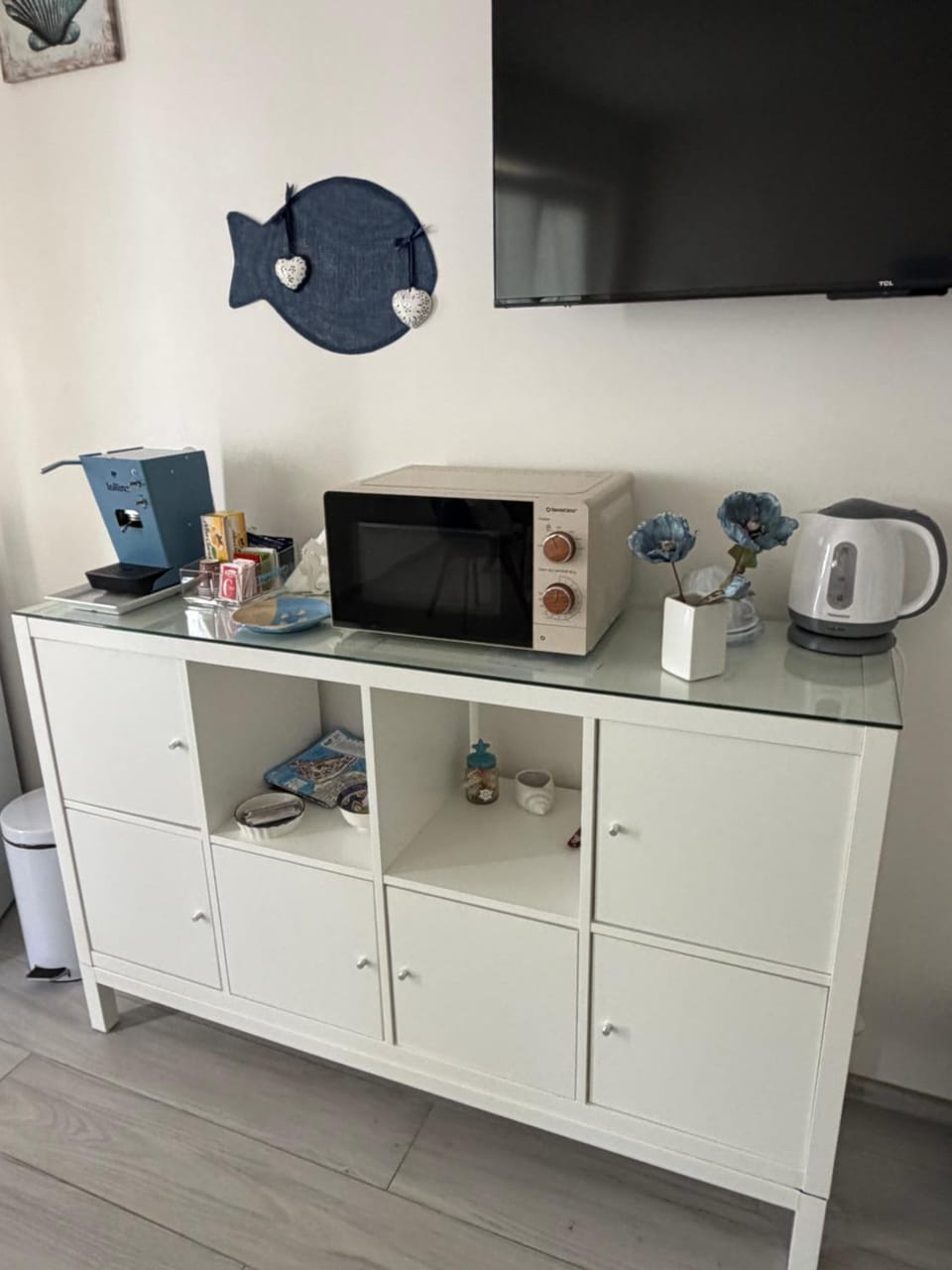 TV and multimedia, Coffee/tea facilities, microwave, minibar