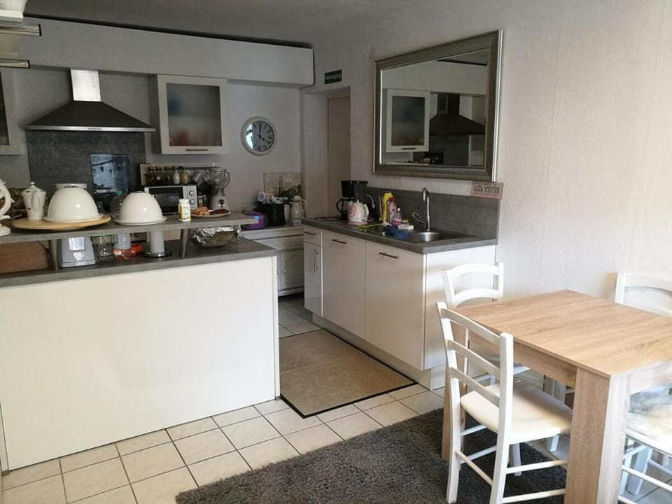 Wölkchen, Pension mit Gemeinschaftsbädern Apartment in Wallonia, Belgium