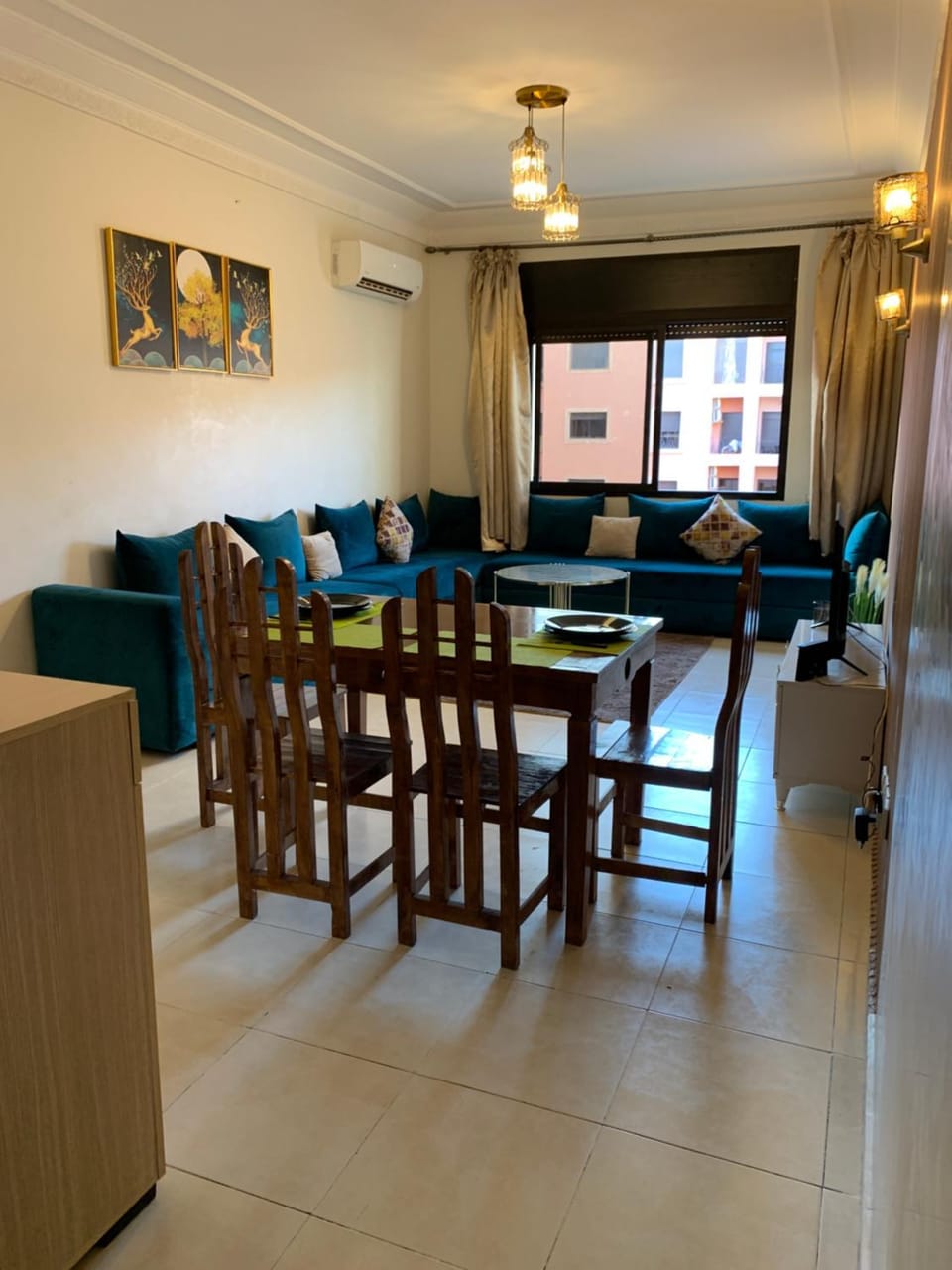 TV and multimedia, Seating area, Dining area, air conditioner
