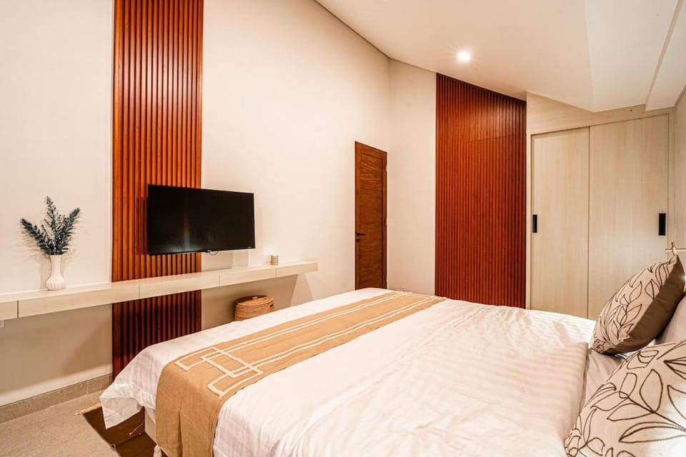 Bed, TV and multimedia