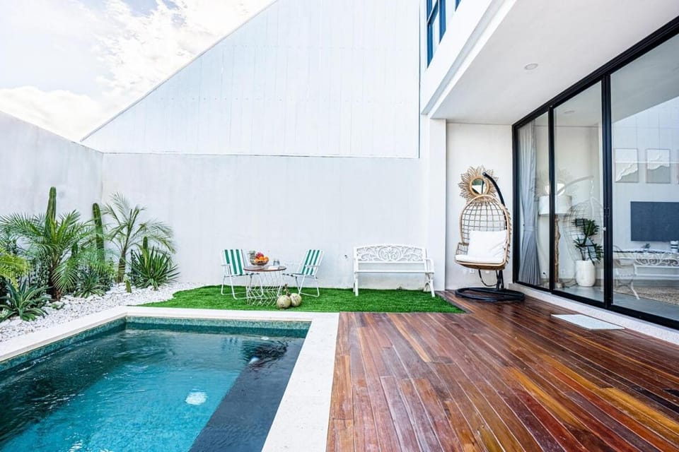 Seating area, Swimming pool