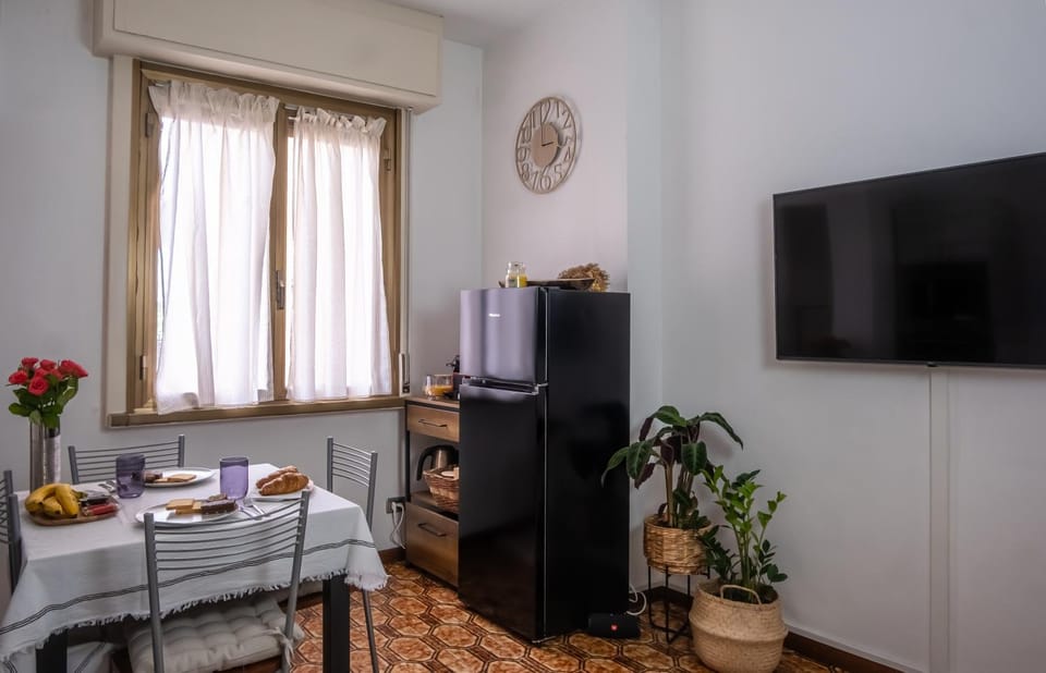 Communal lounge/ TV room, Living room, Dining area, Evening entertainment