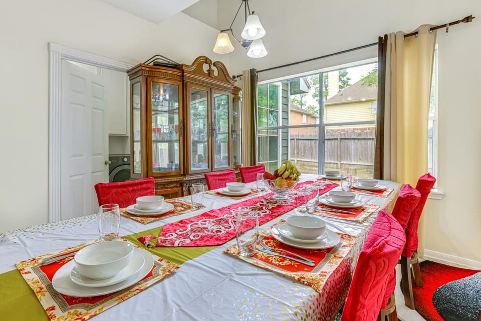 Home 7 Mi to Energy Corridor: Remote-Work Ready! House in Harris County