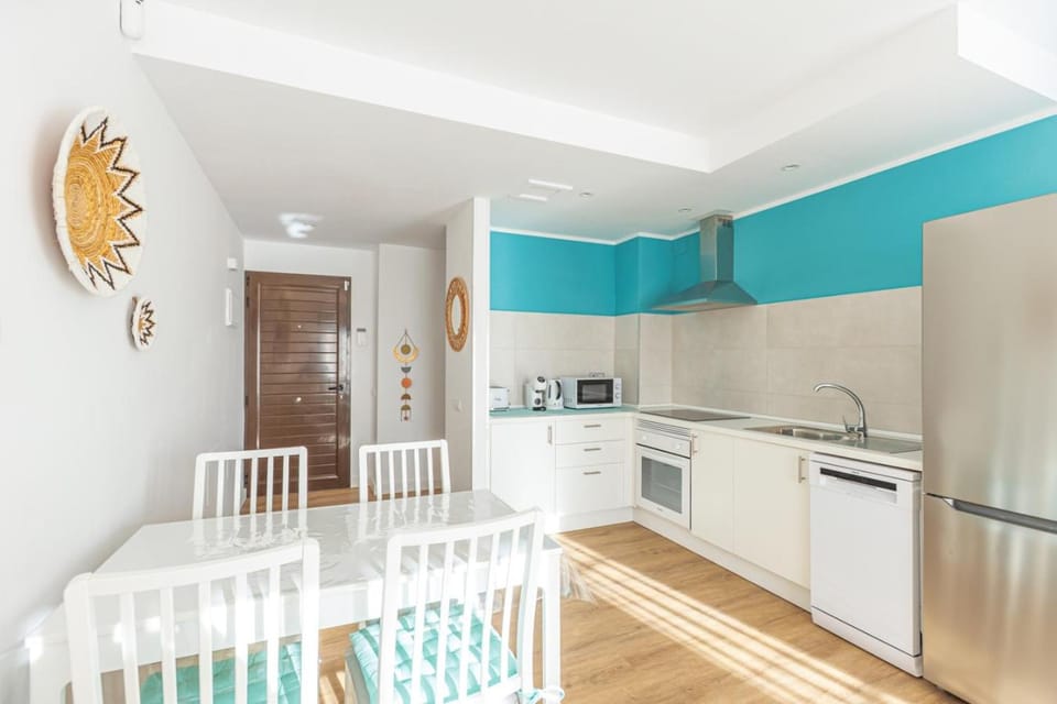 Kitchen or kitchenette, Dining area, dishwasher, oven, stove, toaster