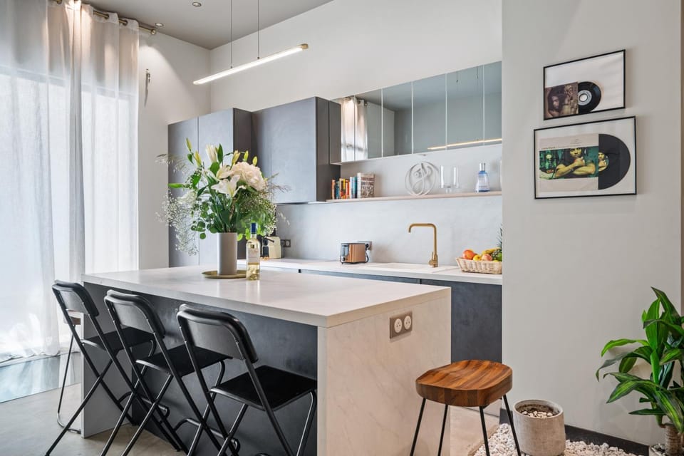 Kitchen or kitchenette, Dining area, dishwasher, stove