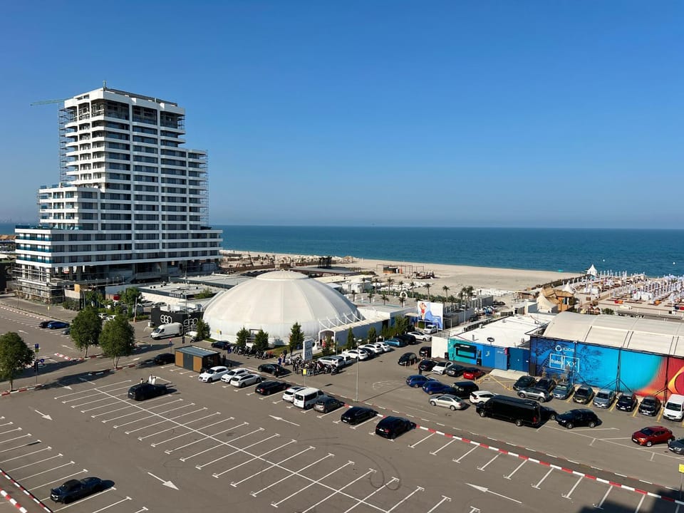 Day, Neighbourhood, Natural landscape, Bird's eye view, Beach, Evening entertainment, Sea view, Location, Parking