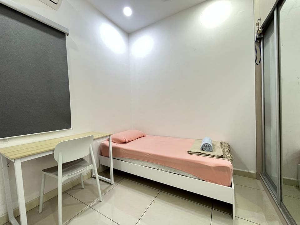 Bed, Photo of the whole room, Bedroom