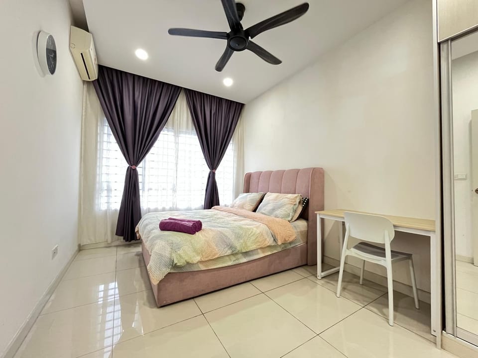 Bed, Photo of the whole room, Bedroom