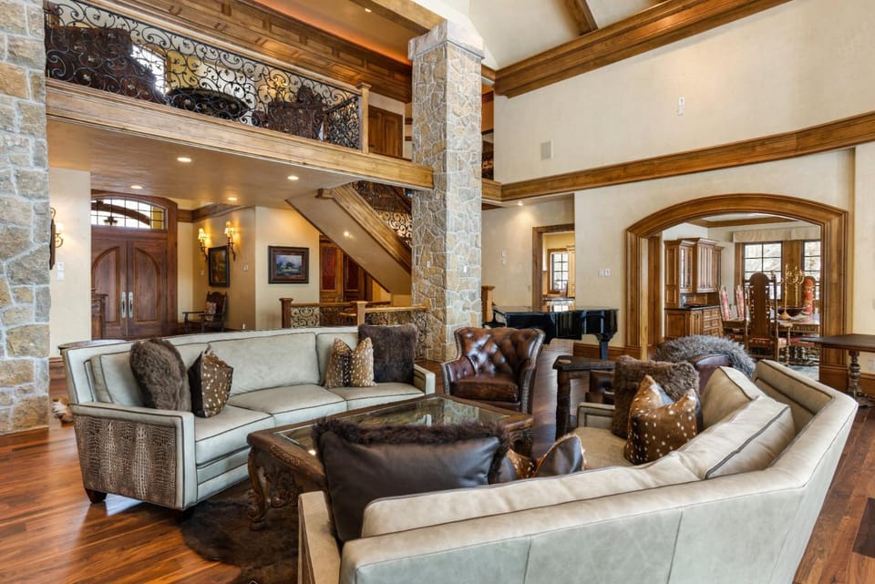 North Starr Chateau by Mountain Vacation Lodging - 7 Bedroom Suites, Game Room, Home Theater & more House in Eagle County