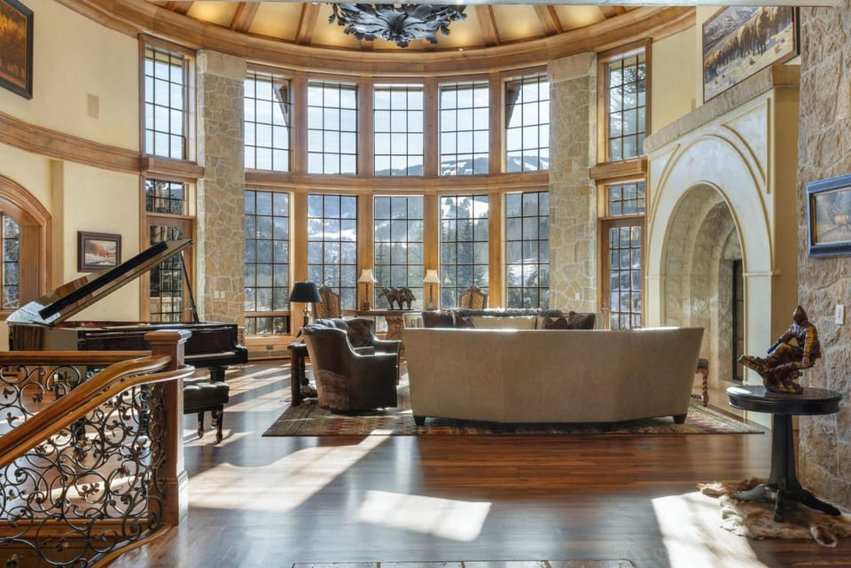 North Starr Chateau by Mountain Vacation Lodging - 7 Bedroom Suites, Game Room, Home Theater & more House in Eagle County